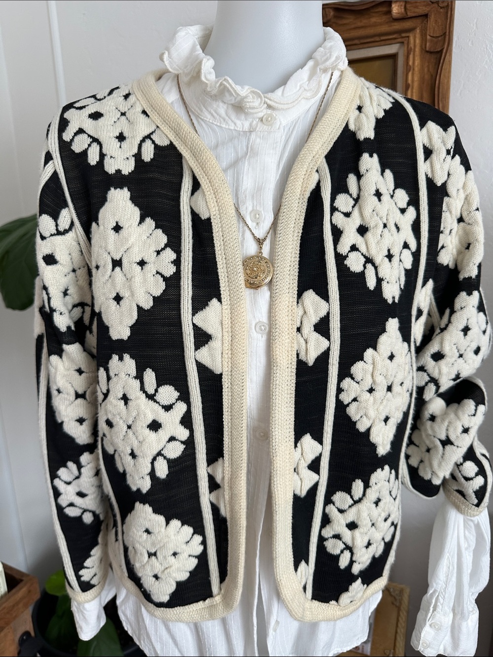 Classic Black & Cream Patterned Women's knit Cardigan jacket korean fashion